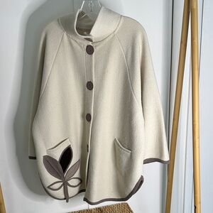 Arachne Elegant Cream Cape with Brown Accents